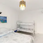 Modern Flat With Shared Pool And Terrace *