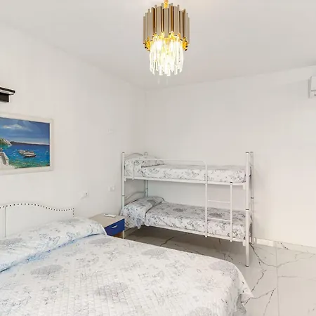 Modern Flat With Shared Pool And Terrace *