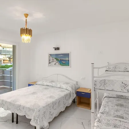 Modern Flat With Shared Pool And Terrace דירה ביביונה