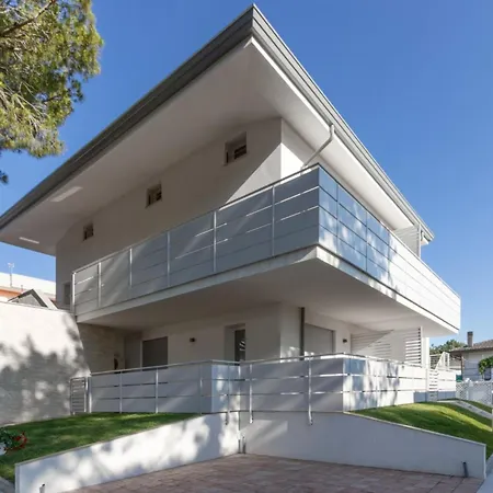 Modern Flat With Shared Pool And Terrace דירה ביביונה